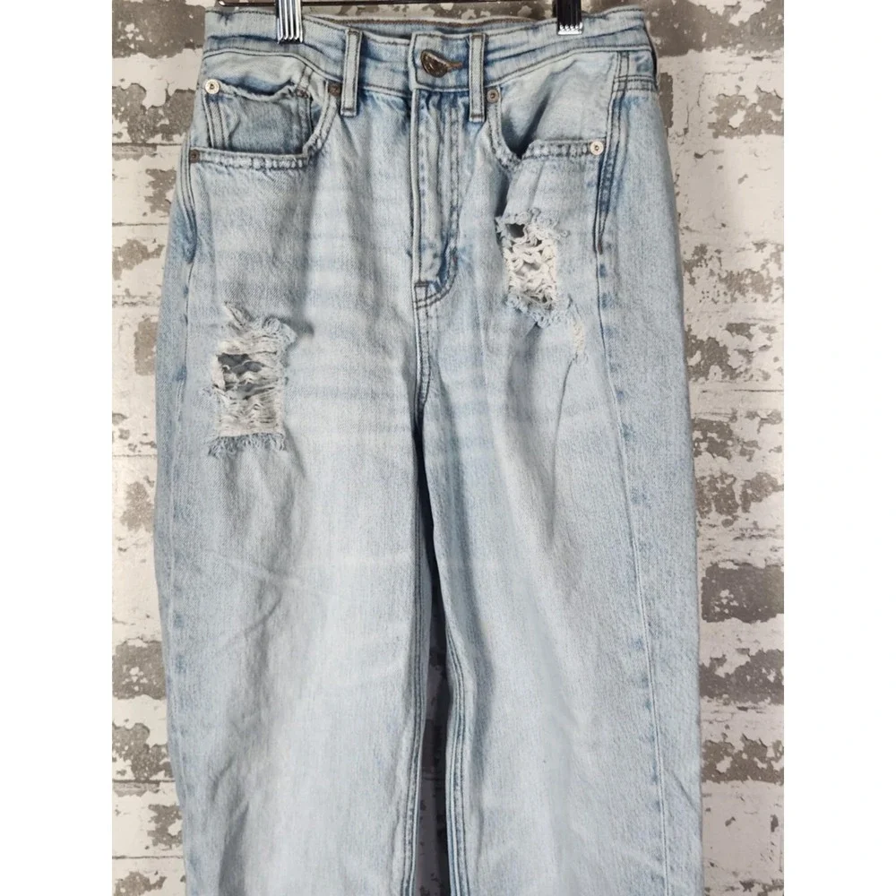 American Eagle Outfitters good pre